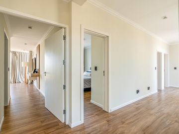 CASA - VENTA - 6 AMB - SUITES - COCHERA - JARDIN - PISCINA - BELEN DE ESCOBAR