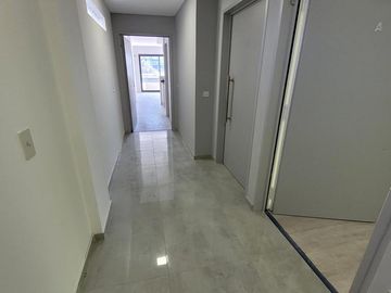 Dpto 3 amb a estrenar, 8° A, 88 m2 total, c/balcón al fte, Liniers.
