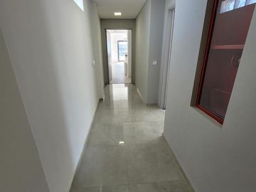 Dpto 3 amb a estrenar, 8° A, 88 m2 total, c/balcón al fte, Liniers.