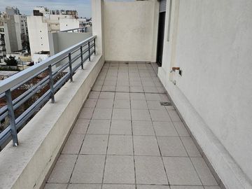 Dpto 3 amb a estrenar, 8° A, 88 m2 total, c/balcón al fte, Liniers.