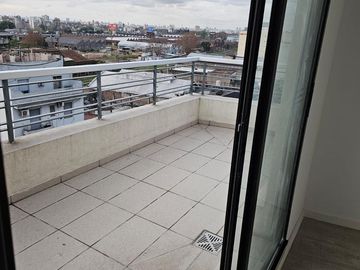 Dpto 3 amb a estrenar, 8° A, 88 m2 total, c/balcón al fte, Liniers.