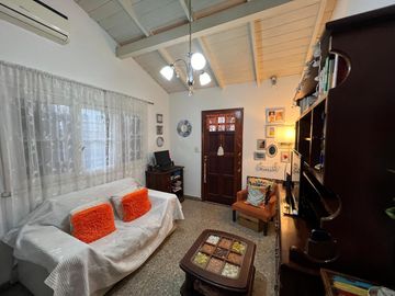 PH tipo Casa de cuatro ambientes con cochera a la venta en Villa Dominico