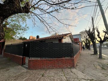 PH tipo Casa de cuatro ambientes con cochera a la venta en Villa Dominico
