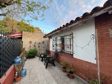 PH tipo Casa de cuatro ambientes con cochera a la venta en Villa Dominico