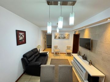 Departamento de tres ambientes con cochera cubierta y Baulera