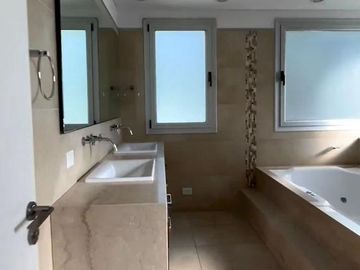 Casa 5amb con piscina - Barrio Privado Los Troncos