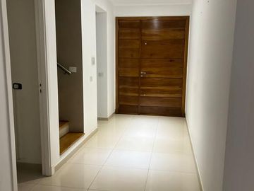 Casa 5amb con piscina - Barrio Privado Los Troncos