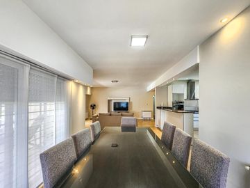 Casa de 3 dormitorios con cocheras, amplia galería y pileta