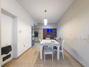 Casa en venta, 4 dormitorios, terraza, patio, parrilla, cocina separada