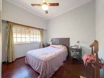 Casa en venta, 4 dormitorios, terraza, patio, parrilla, cocina separada