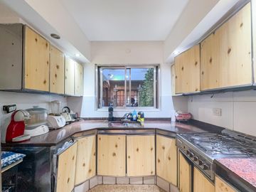 Casa en venta, 4 dormitorios, terraza, patio, parrilla, cocina separada