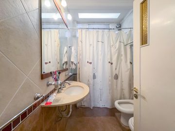 Casa en venta, 4 dormitorios, terraza, patio, parrilla, cocina separada