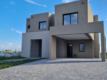 Casa en AREA 1 LOTE INTERNO - San Sebastián
