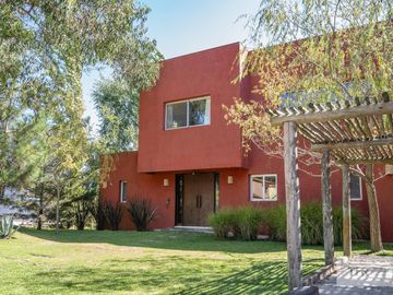 Casa en Alquiler - Barrio Deportivo Lote 190 de Costa Esmeralda - Lote y medio