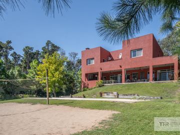 Casa en Alquiler - Barrio Deportivo Lote 190 de Costa Esmeralda - Lote y medio