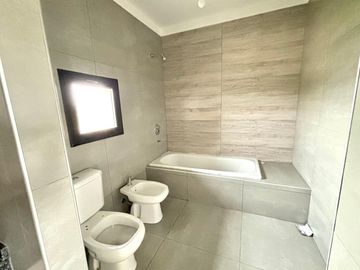 VENTA CASA SAN SEBASTIAN AREA 1 COD 1260 - 4 AMBIENTES