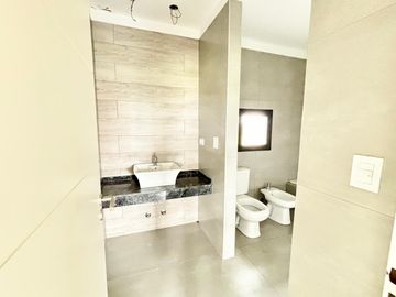 VENTA CASA SAN SEBASTIAN AREA 1 COD 1260 - 4 AMBIENTES