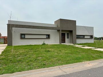 VENTA CASA SAN SEBASTIAN AREA 1 COD 1260 - 4 AMBIENTES