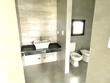 VENTA CASA SAN SEBASTIAN AREA 1 COD 1260 - 4 AMBIENTES