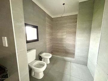VENTA CASA SAN SEBASTIAN AREA 1 COD 1260 - 4 AMBIENTES