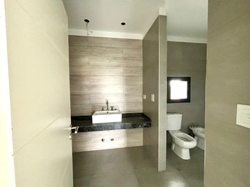 VENTA CASA SAN SEBASTIAN AREA 1 COD 1260 - 4 AMBIENTES