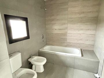 VENTA CASA SAN SEBASTIAN AREA 1 COD 1260 - 4 AMBIENTES