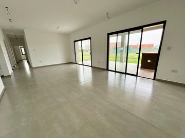 VENTA CASA SAN SEBASTIAN AREA 1 COD 1260 - 4 AMBIENTES