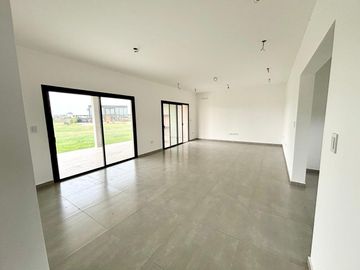VENTA CASA SAN SEBASTIAN AREA 1 COD 1260 - 4 AMBIENTES