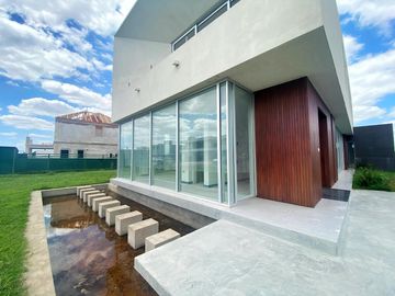 VENTA CASA 1029 M2 CANNING LA PROVIDENCIA