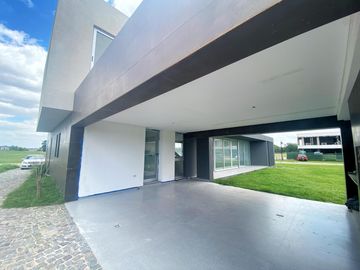 VENTA CASA 1029 M2 CANNING LA PROVIDENCIA