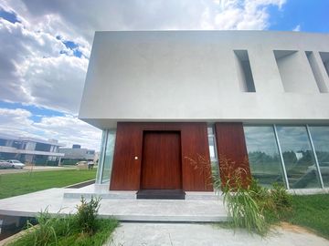 VENTA CASA 1029 M2 CANNING LA PROVIDENCIA