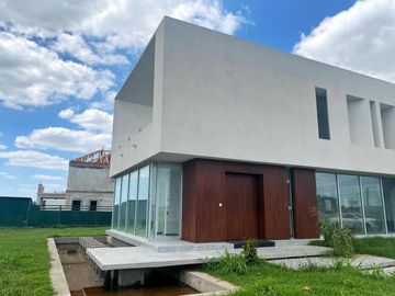 VENTA CASA 1029 M2 CANNING LA PROVIDENCIA