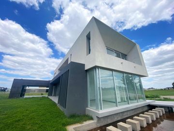 VENTA CASA 1029 M2 CANNING LA PROVIDENCIA