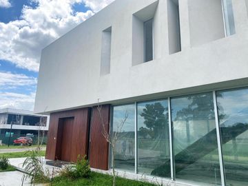 VENTA CASA 1029 M2 CANNING LA PROVIDENCIA