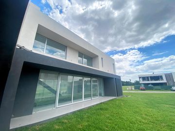 VENTA CASA 1029 M2 CANNING LA PROVIDENCIA