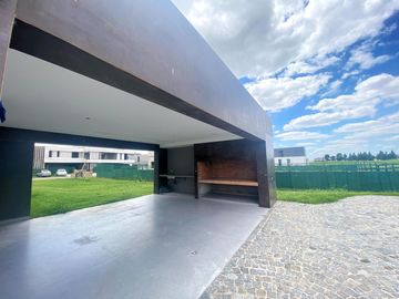 VENTA CASA 1029 M2 CANNING LA PROVIDENCIA