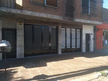 Casa en venta - 4 Dormitorios 2 Locales 2 Baños - 300Mts2 - Lanús Oeste