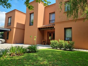 Casa de 7 ambientes en  alquiler en Escobar