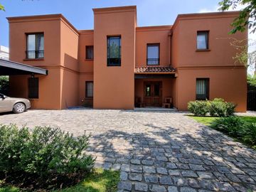 Casa de 7 ambientes en  alquiler en Escobar