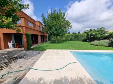Casa de 7 ambientes en  alquiler en Escobar