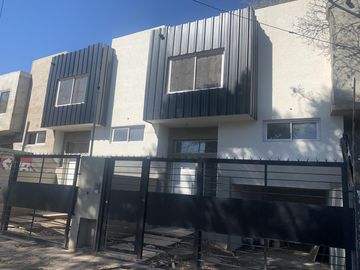 DUPLEX VENTA CASTELAR