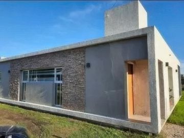 Casa en venta - 2 Dormitorios 2 Baños - 400Mts2 - Miramar