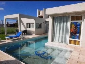 Casa en venta - 2 Dormitorios 2 Baños - 400Mts2 - Miramar