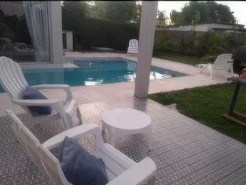 Casa en venta - 2 Dormitorios 2 Baños - 400Mts2 - Miramar