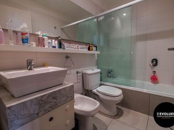 Venta depto 3 ambientes, balcón terraza y cochera fija en Palermo.