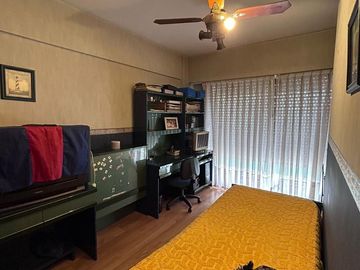 IMPERDIBLE OPORTUNIDAD - 5 AMBIENTES C/ COCHERA FIJA CUBIERTA Y BALCON DOBLE - REFACCIONADO - BOEDO