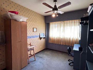 IMPERDIBLE OPORTUNIDAD - 5 AMBIENTES C/ COCHERA FIJA CUBIERTA Y BALCON DOBLE - REFACCIONADO - BOEDO