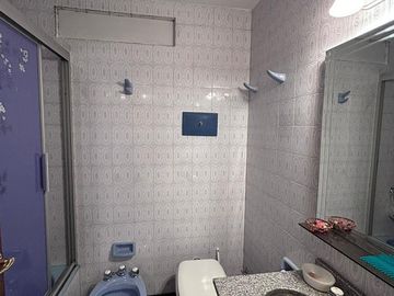 IMPERDIBLE OPORTUNIDAD - 5 AMBIENTES C/ COCHERA FIJA CUBIERTA Y BALCON DOBLE - REFACCIONADO - BOEDO