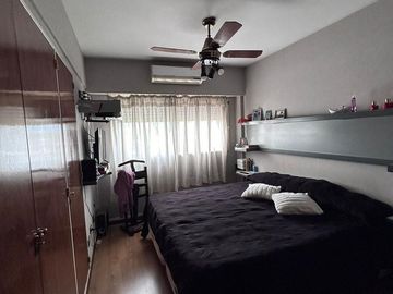 IMPERDIBLE OPORTUNIDAD - 5 AMBIENTES C/ COCHERA FIJA CUBIERTA Y BALCON DOBLE - REFACCIONADO - BOEDO