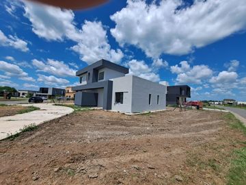 CASA EN VENTA, 4 AMBIENTES, SAN SEBASTIAN, AREA 11